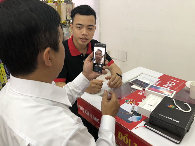 iPhone X chính thức lên kệ, hàng giao từng đợt