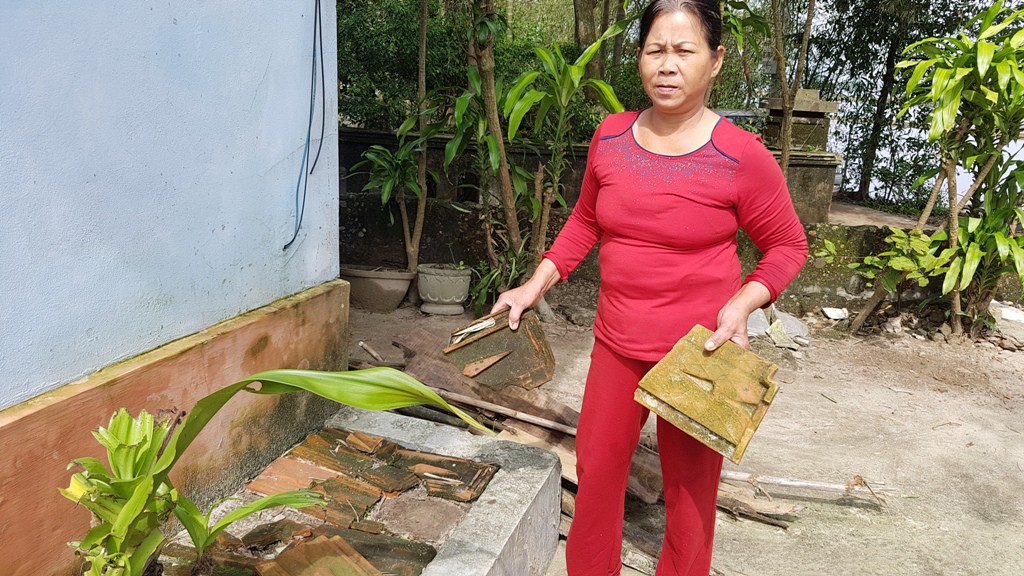 Máy bay cất hạ cánh gây sụt mái ngói hàng chục hộ dân