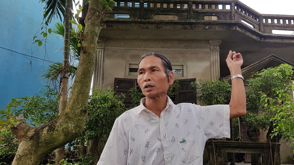 Máy bay cất hạ cánh gây sụt mái ngói hàng chục hộ dân