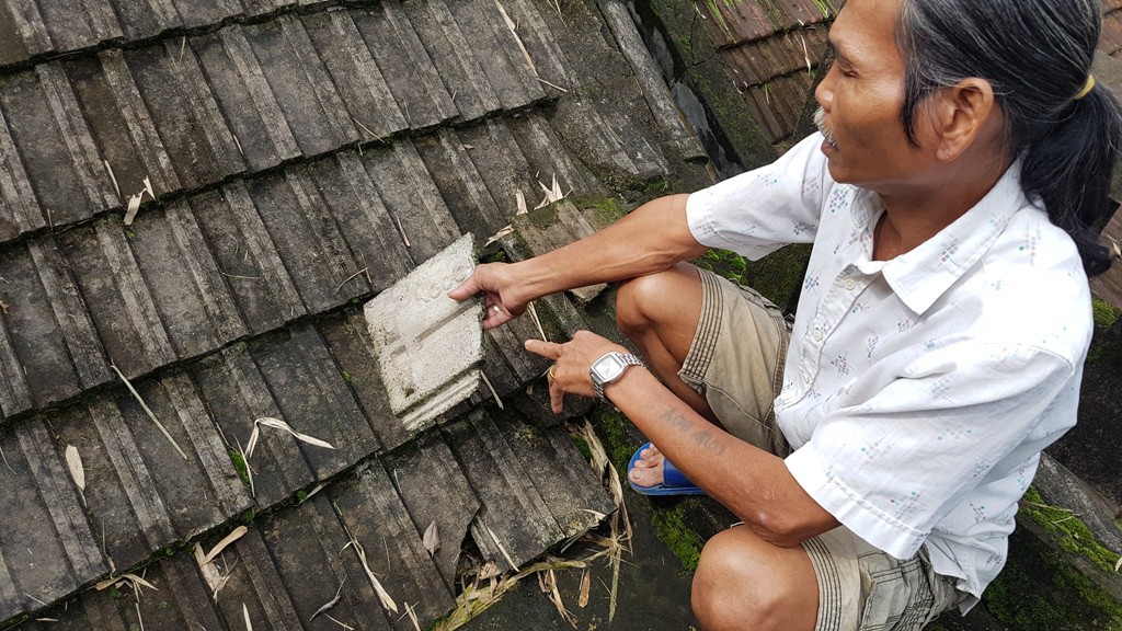 Máy bay cất hạ cánh gây sụt mái ngói hàng chục hộ dân