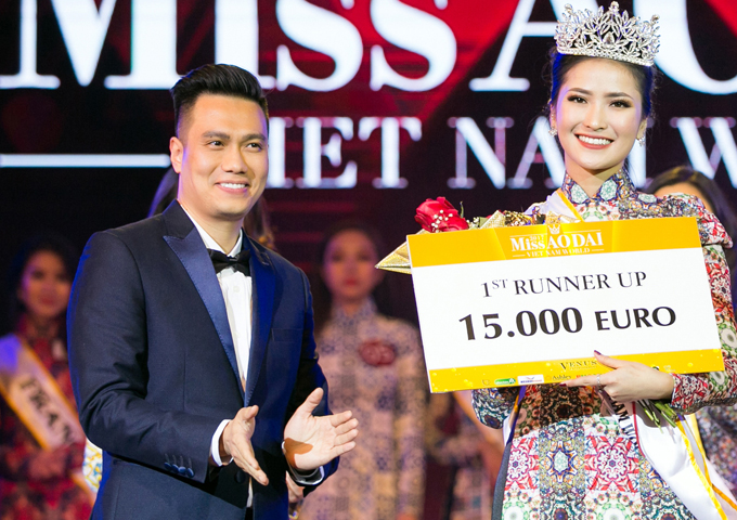 Bản sao Ngọc Trinh đăng quang Á hậu Áo dài tại CH Czech