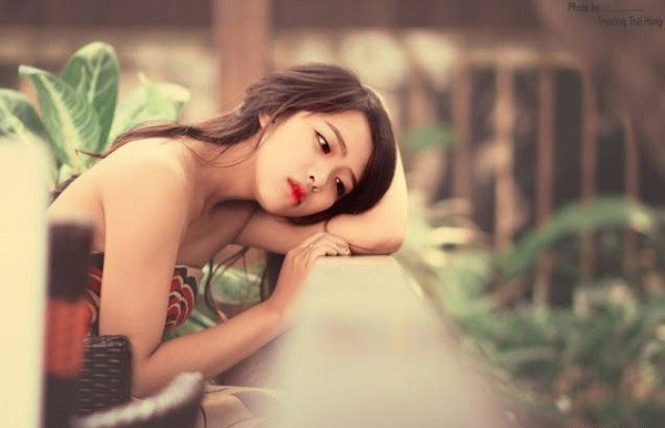 Suốt bữa cơm ở nhà người yêu, em chỉ biết cúi gằm mặt vì ngượng ngùng xấu hổ