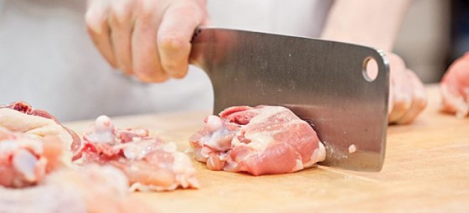 Bạn sẽ từ bỏ ngay việc làm sạch thớt bằng nước rửa bát sau khi biết sự thật này