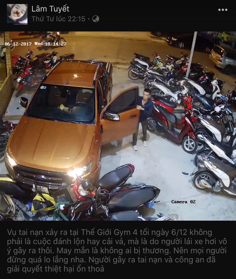 Clip: Cô gái thoát chết trong gang tấc khi xe bán tải lao thẳng vào sân phòng gym