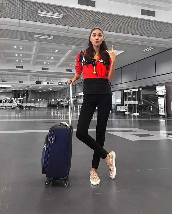 Bí quyết diện đồ thoải mái trên các chuyến bay dài