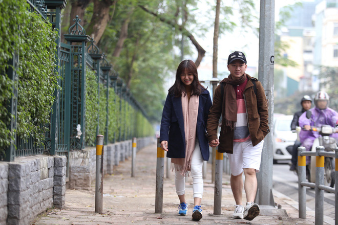 Cận cảnh barie ngăn dòng xe máy tràn lên vỉa hè ở một số tuyến phố Hà Nội