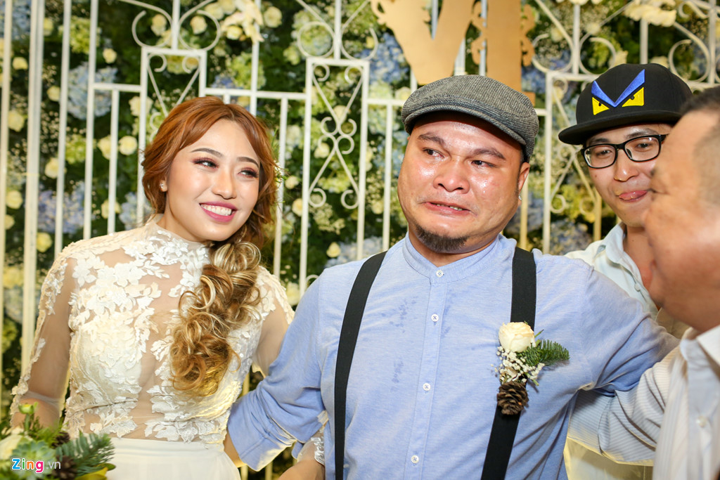 Vinh Râu FAPtv: Lầy lội trên màn ảnh, chân thành trong tình yêu