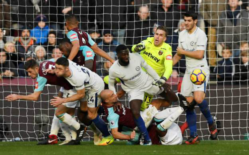 Chelsea thua đội trong nhóm xuống hạng của David Moyes