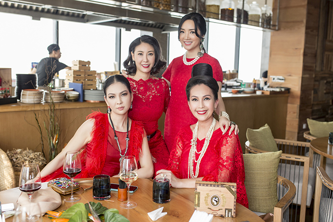 Dàn người đẹp không tuổi diện váy đỏ rực mừng sinh nhật Diễm My