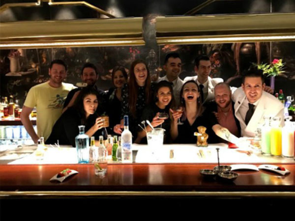 Giám đốc gây sốt vì bao cả công ty đi du lịch nước ngoài