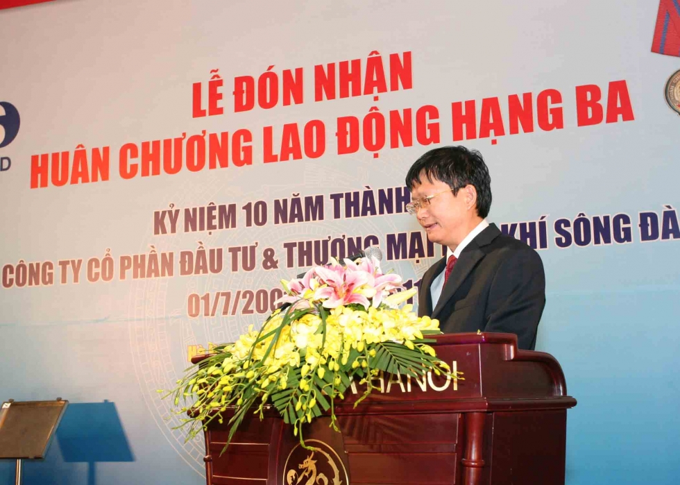 Hồ sơ em trai ông Đinh La Thăng vừa bị bắt Hồ sơ em trai ông Đinh La Thăng vừa bị bắt