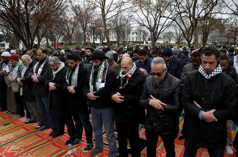 Người Hồi giáo đổ về Nhà Trắng phản đối ông Trump sau quyết định chấn động