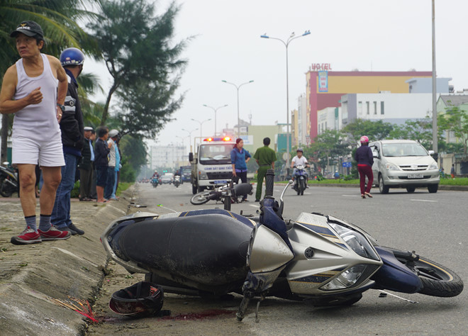 Gọi vào điện thoại con trai, mẹ nhận hung tin