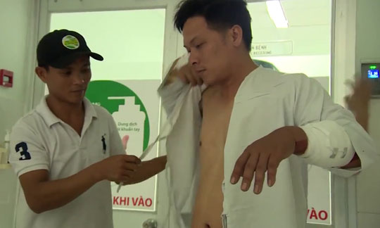 Tiếp tục tạm giữ chủ xe cẩu chém tài xế phản đối BOT Cai Lậy