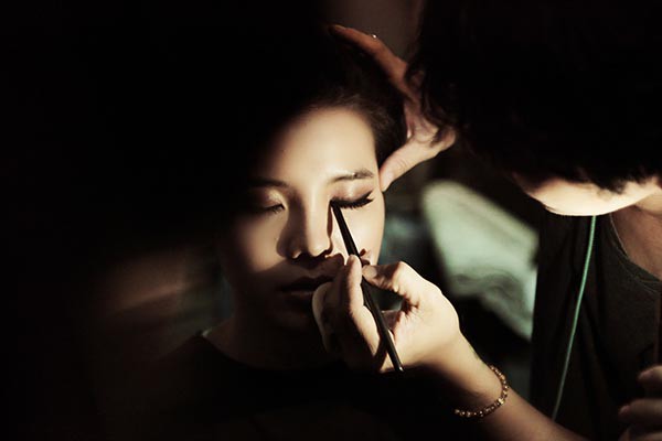 Vũ Cát Tường gây bất ngờ với hình ảnh để tóc dài, mặc đồ ngủ nữ tính