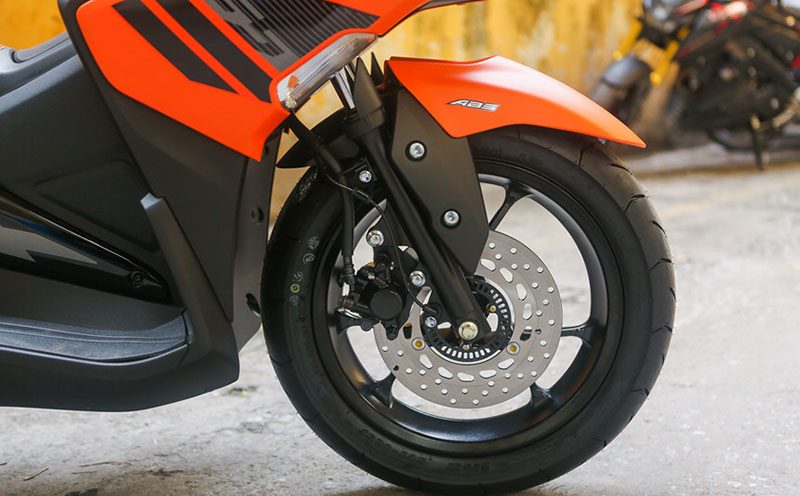 Yamaha NVX 2018 màu cam mờ, giá 52,7 triệu đồng