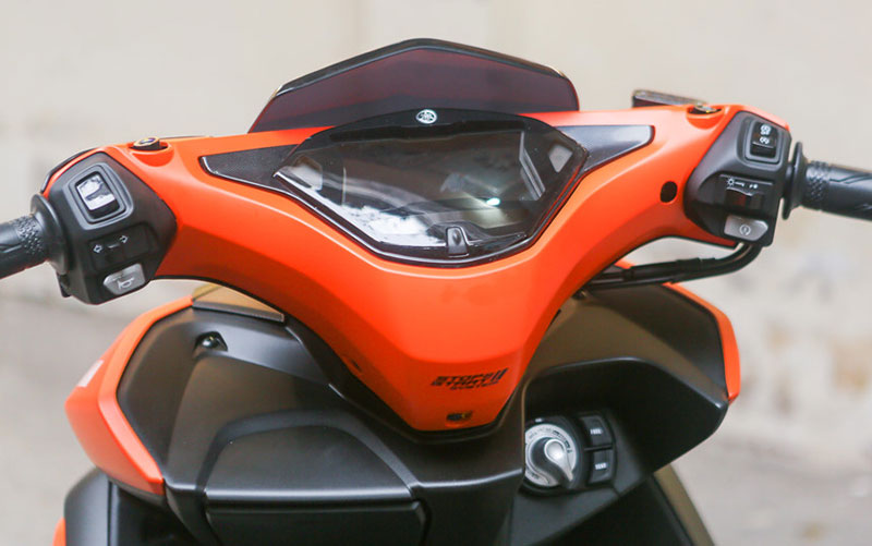 Yamaha NVX 2018 màu cam mờ, giá 52,7 triệu đồng