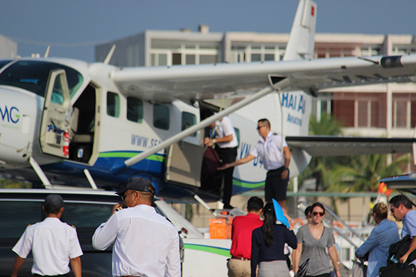 Cánh tay phải của CEO Facebook rời Vịnh Hạ Long bằng thủy phi cơ