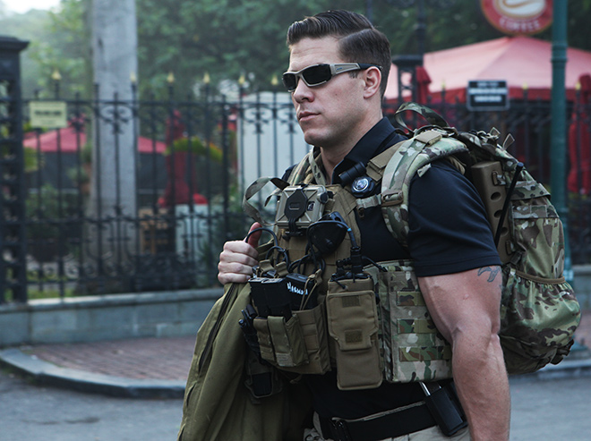 Hình ảnh đội cận vệ cùng vũ khí bí mật hộ tống TT Trump trên phố Hà Nội