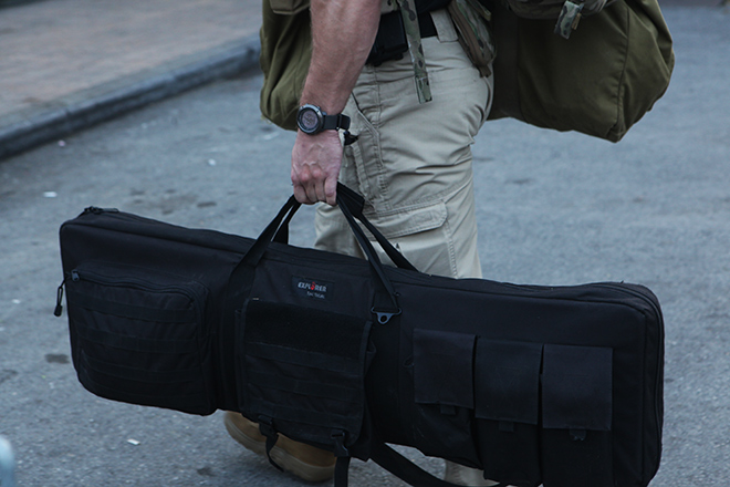 Hình ảnh đội cận vệ cùng vũ khí bí mật hộ tống TT Trump trên phố Hà Nội