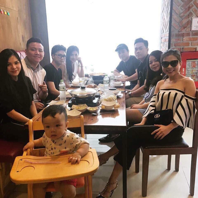 Xuất hiện hình ảnh bạn trai cũ của Văn Mai Hương đi ăn cùng Á hậu Tú Anh