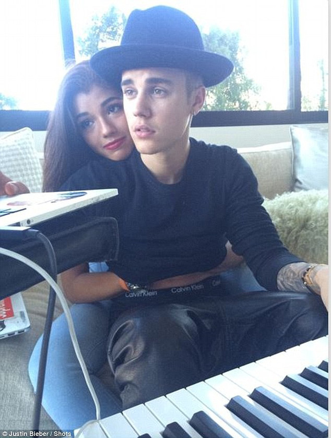 Tình huống thú vị: Justin tái hợp với Selena, còn The Weeknd thì hẹn hò với bồ cũ của Justin Tình huống thú vị: Justin tái hợp với Selena, còn The Weeknd thì hẹn hò với bồ cũ của Justin