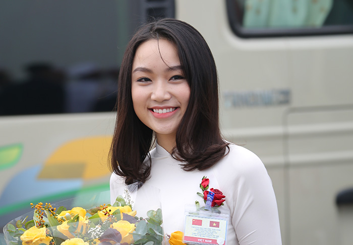 Nữ sinh tặng hoa ông Tập Cận Bình là hoa khôi Ngoại giao