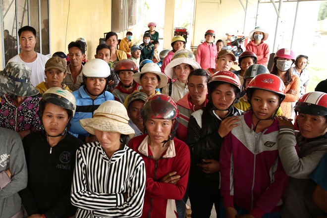 Thí sinh Hoa hậu Hoàn vũ khóc vì nỗi khổ của người dân sau bão số 12