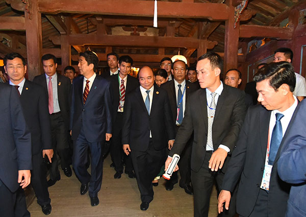 Thủ tướng Việt - Nhật hội đàm và ăn tối ở nhà hàng trong phố cổ Hội An