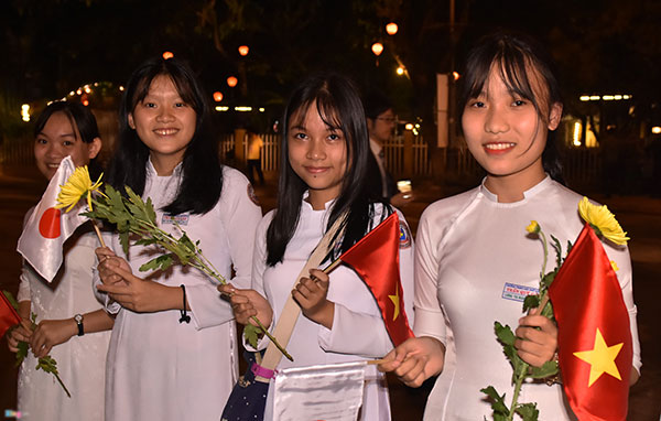 Thủ tướng Việt - Nhật hội đàm và ăn tối ở nhà hàng trong phố cổ Hội An