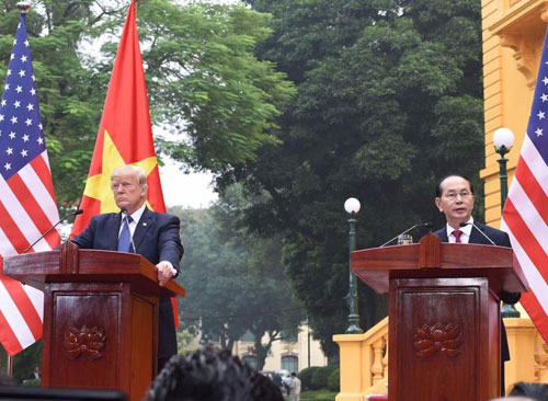 Mỹ giao tàu tuần tra bờ biển cho Việt Nam nhân chuyến thăm của TT Trump