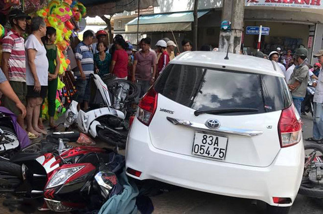 Xế hộp đang bị tạm giữ, không hiểu vì sao ra đường gây tai nạn