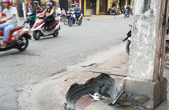 Xế hộp đang bị tạm giữ, không hiểu vì sao ra đường gây tai nạn