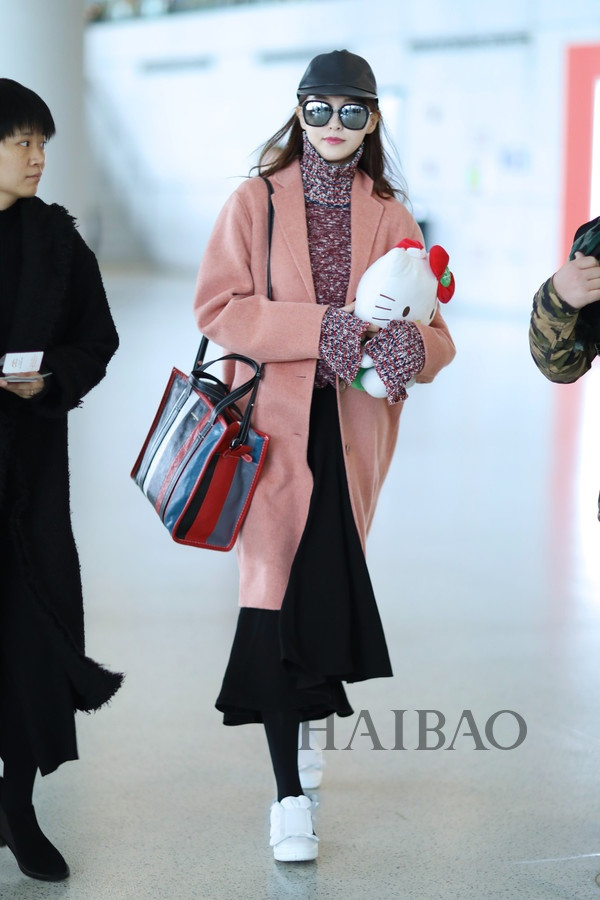 Cách phối áo khoác ấn tượng của Đường Yên