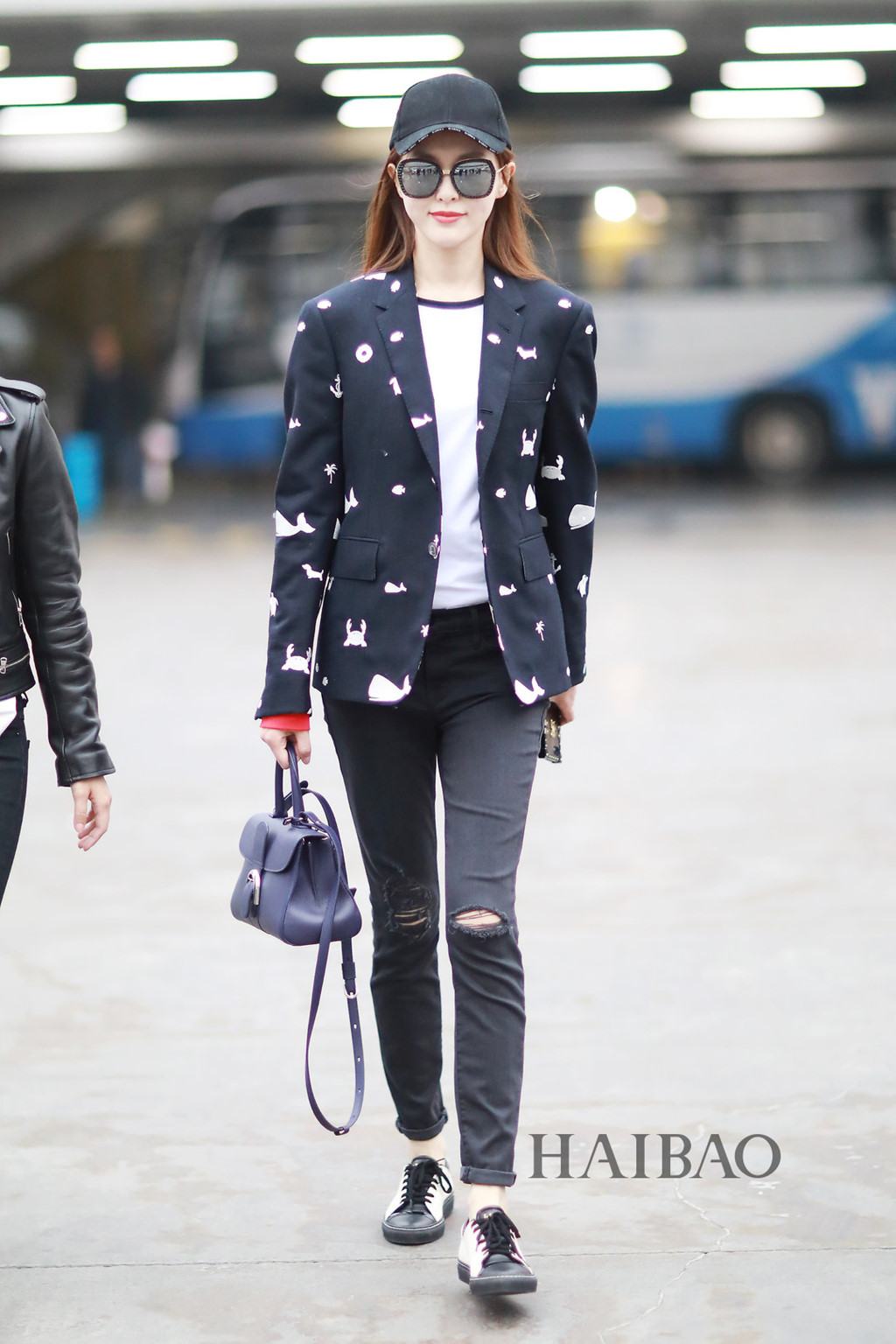 Cách phối áo khoác ấn tượng của Đường Yên