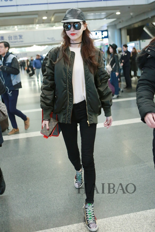 Cách phối áo khoác ấn tượng của Đường Yên