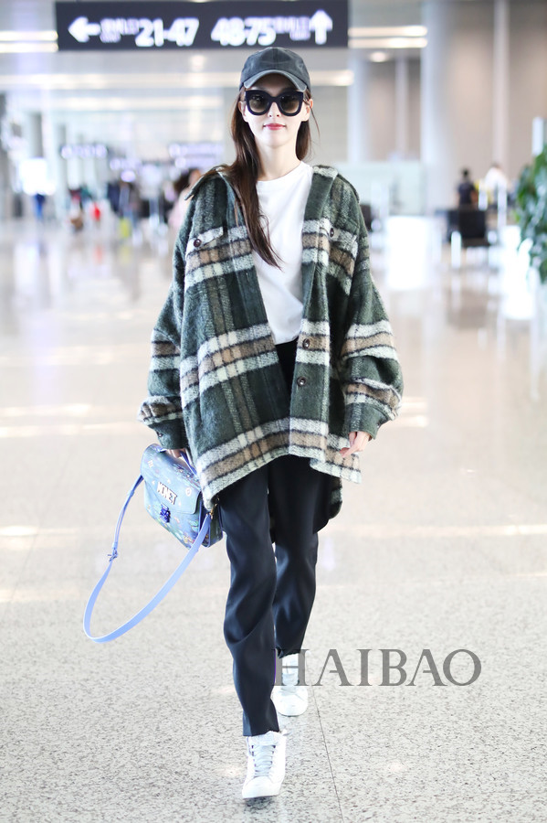 Cách phối áo khoác ấn tượng của Đường Yên