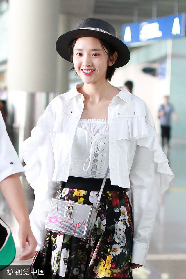 Nhờ Dương Mịch, Angela Baby lăng xê không ai nghĩ kiểu đồ này quê nữa!