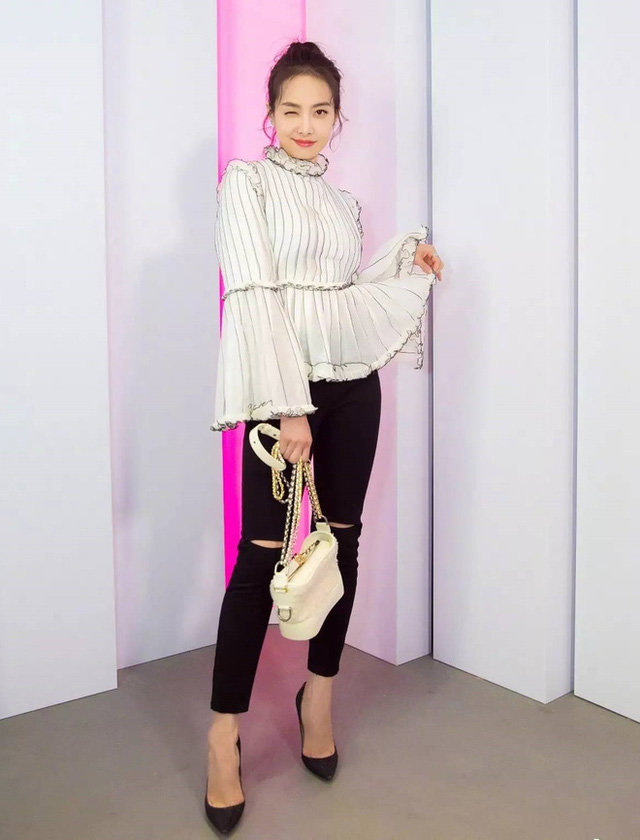 Nhờ Dương Mịch, Angela Baby lăng xê không ai nghĩ kiểu đồ này quê nữa!