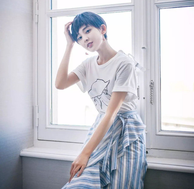 Nhờ Dương Mịch, Angela Baby lăng xê không ai nghĩ kiểu đồ này quê nữa!