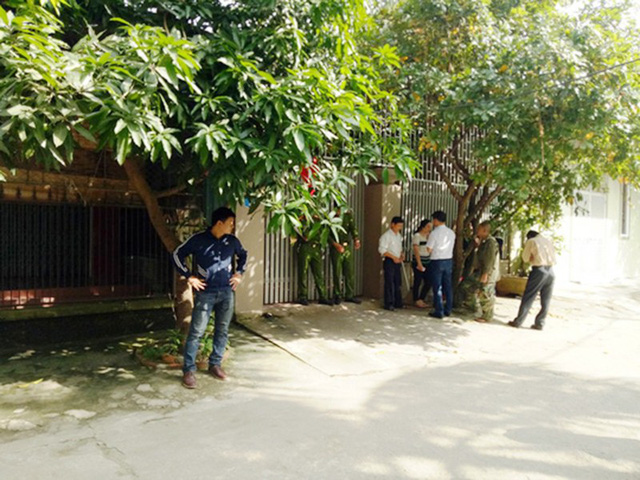 Con bàng hoàng phát hiện bố mẹ tự tử trong nhà