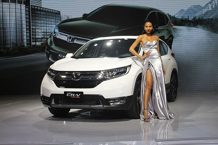 Cận cảnh Honda CR-V 7 chỗ giá hơn 1 tỷ tại Việt Nam