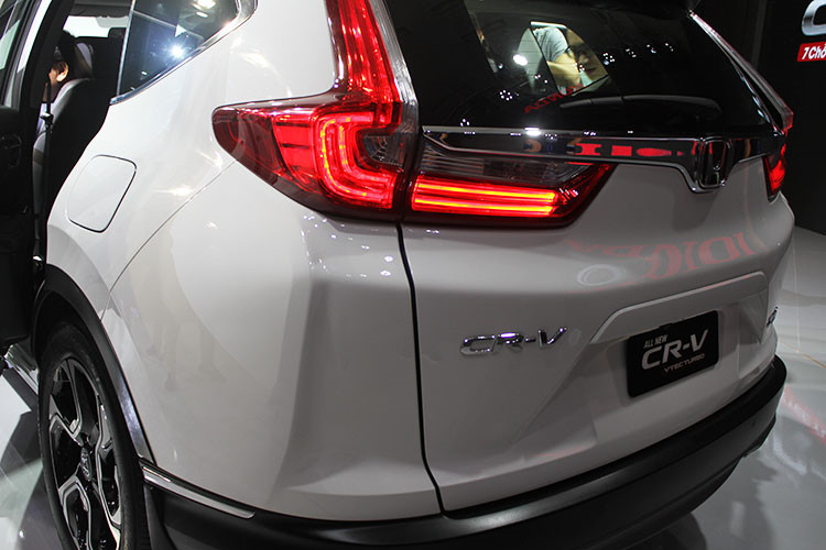 Cận cảnh Honda CR-V 7 chỗ giá hơn 1 tỷ tại Việt Nam
