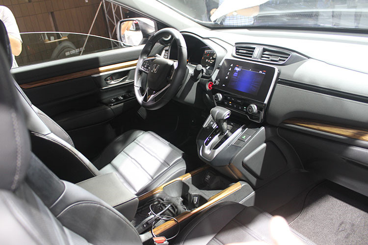 Cận cảnh Honda CR-V 7 chỗ giá hơn 1 tỷ tại Việt Nam