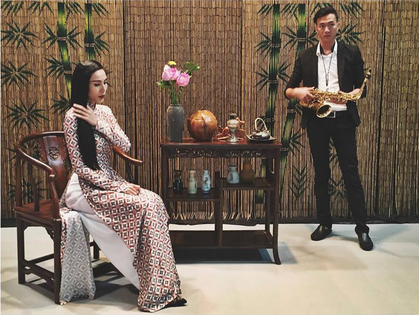 U50 nhưng NSƯT Chiều Xuân đẹp không kém cạnh Thuỷ Tiên khi đụng áo dài gạch bông