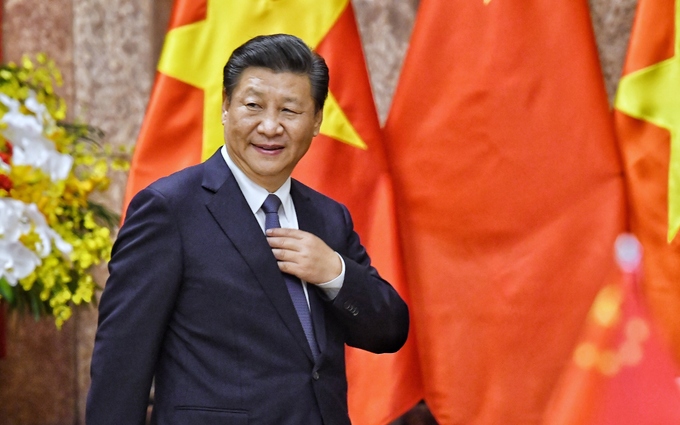 Chủ tịch Trung Quốc đi dạo trong khu di tích Chủ tịch Hồ Chí Minh