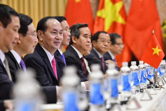 Chủ tịch Trung Quốc đi dạo trong khu di tích Chủ tịch Hồ Chí Minh