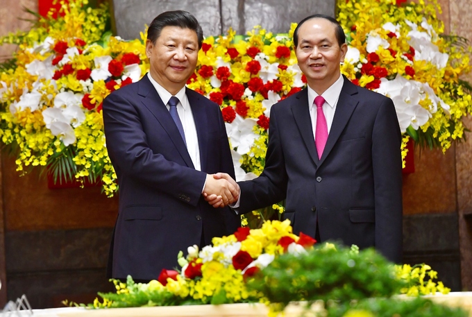 Chủ tịch Trung Quốc đi dạo trong khu di tích Chủ tịch Hồ Chí Minh