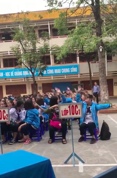 Chế từ hit Vợ tuyệt vời nhất, thế là học sinh đã có bài hát hay nhất mùa 20/11 năm nay! Chế từ hit Vợ tuyệt vời nhất, thế là học sinh đã có bài hát hay nhất mùa 20/11 năm nay!