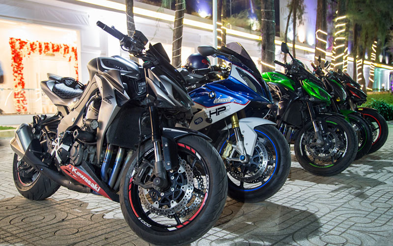 Dàn siêu xe, môtô tiền tỷ xuất hiện tại Sài Gòn